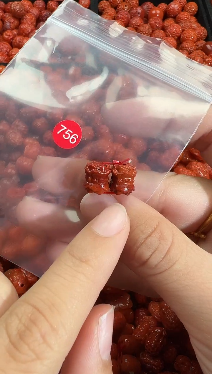 颈饰未镶嵌南红玛瑙1