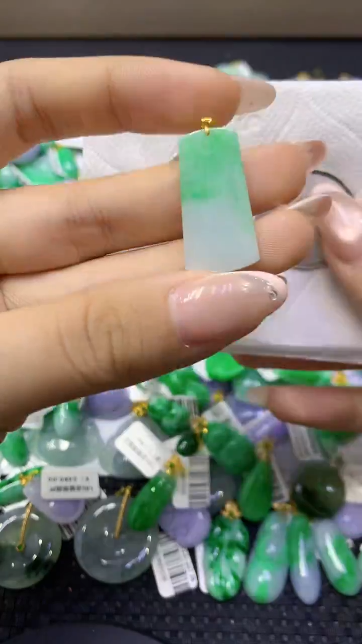 颈饰未镶嵌翡翠天然缅甸翡翠A货