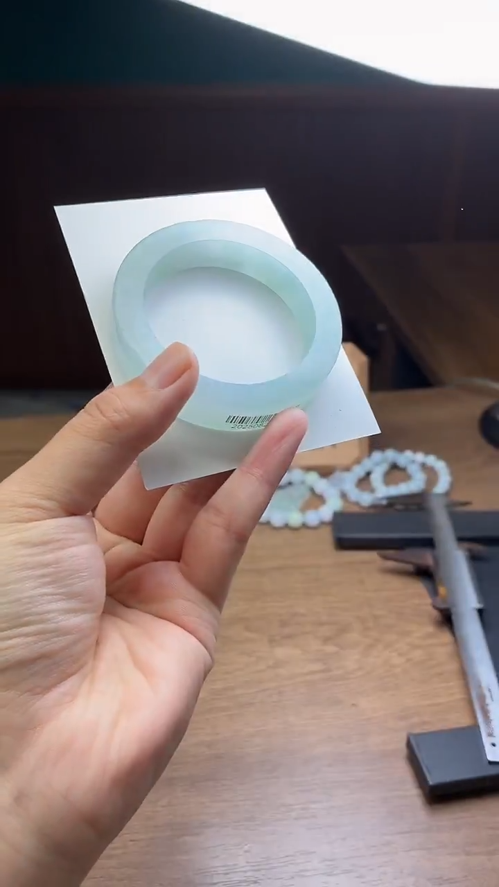 未镶嵌手镯定制翡翠安****裴定制