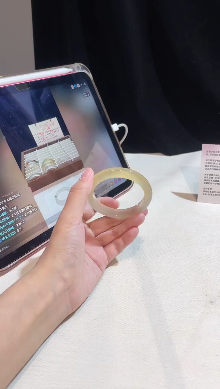 玛瑙/玉髓手镯未镶嵌51.3