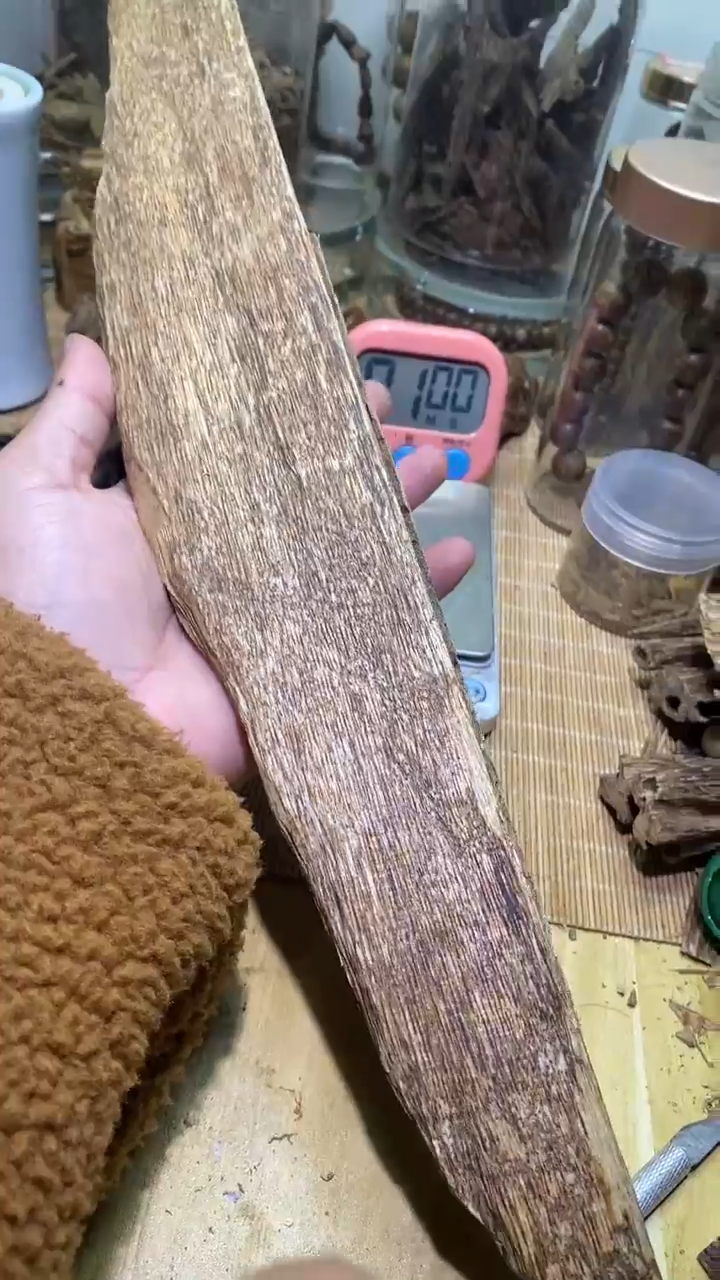 【闪购商品】沉香摆件巴布亚原材料170克