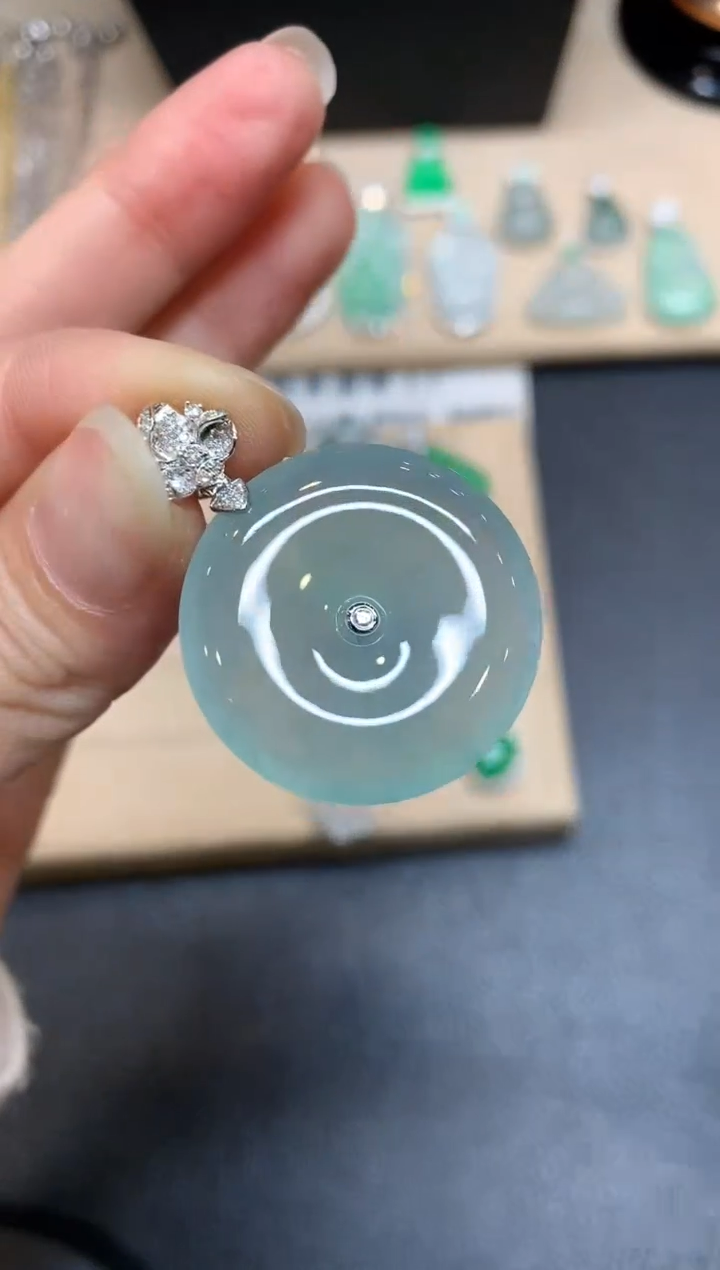 【闪购商品】翡翠颈饰18K金镶嵌平安扣【无服务费