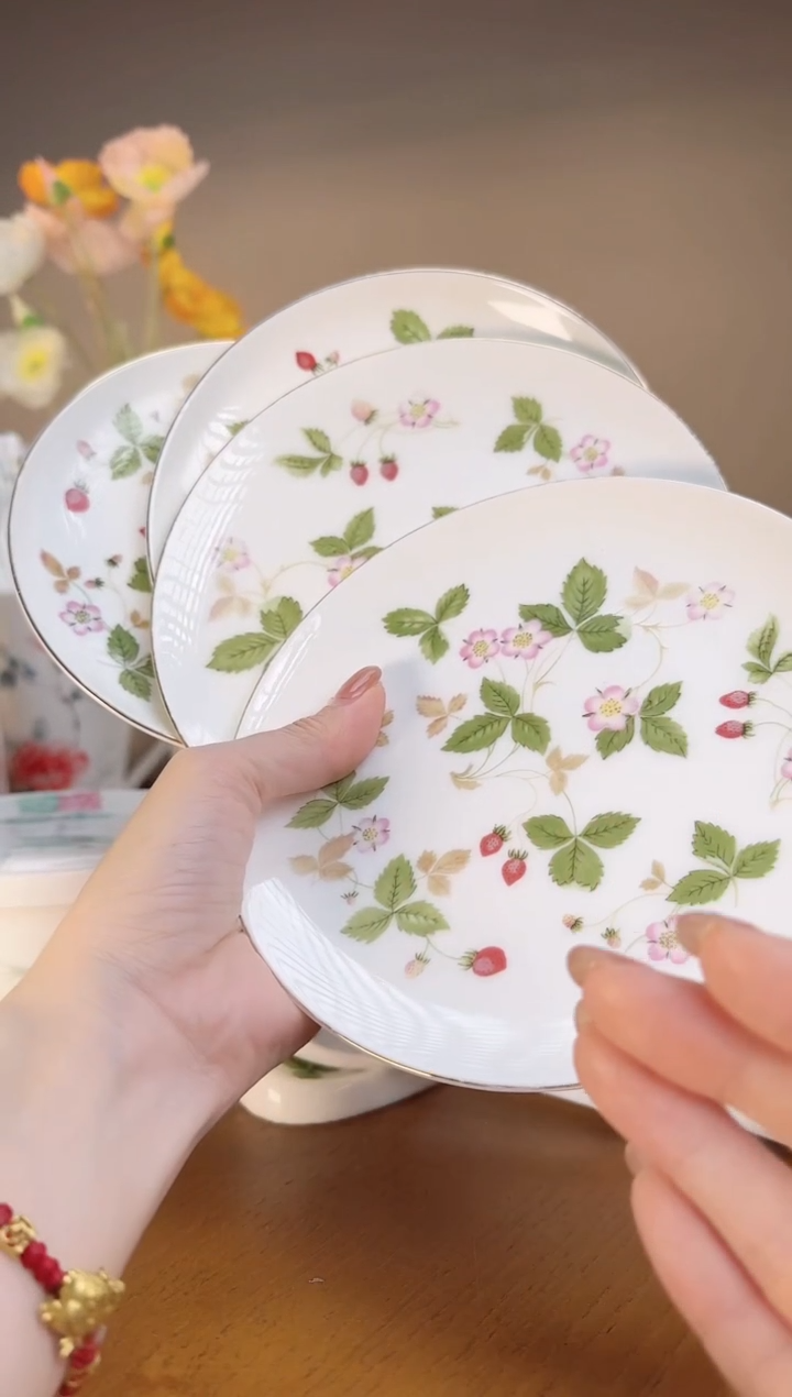 【闪购商品】莓高骨瓷6寸浅盘4个