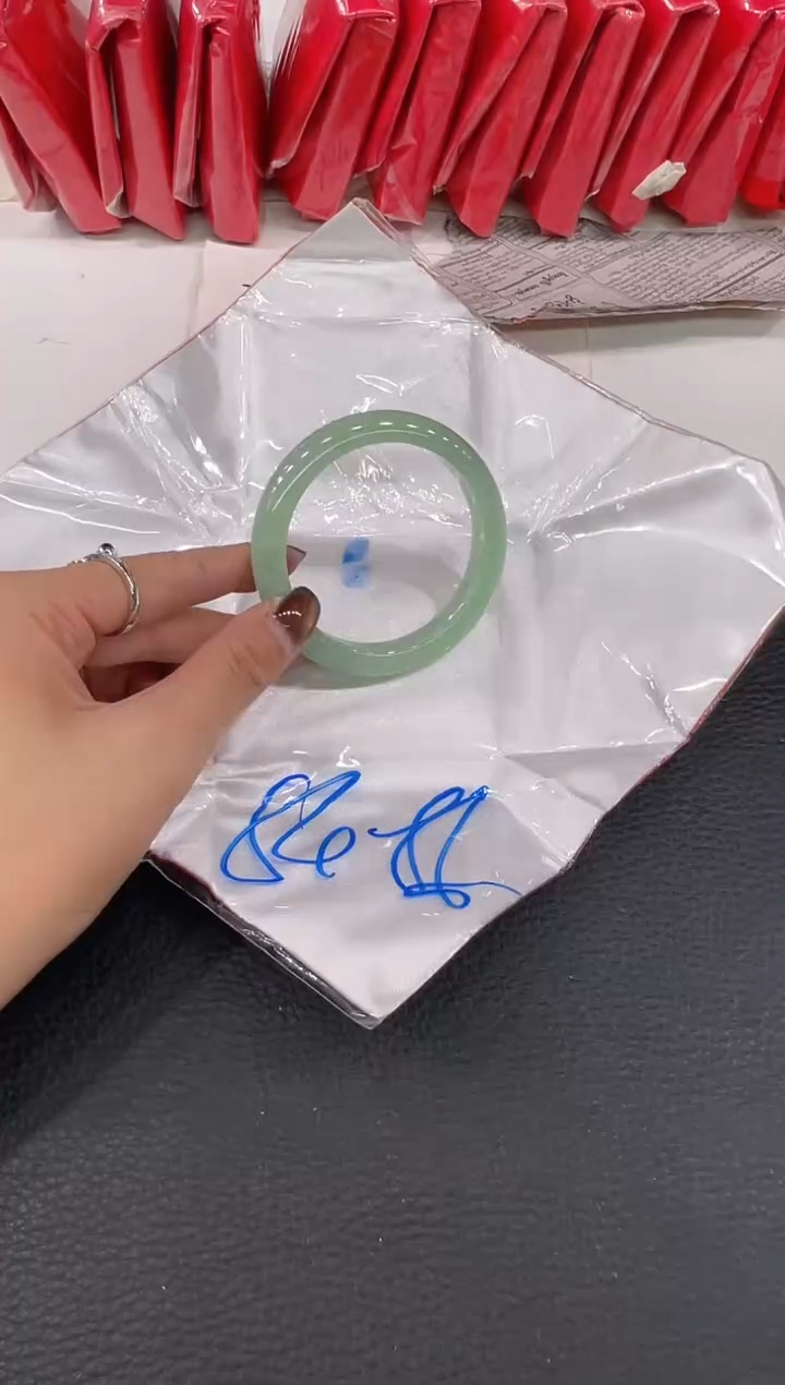 【闪购商品】翡翠手镯未镶嵌手镯