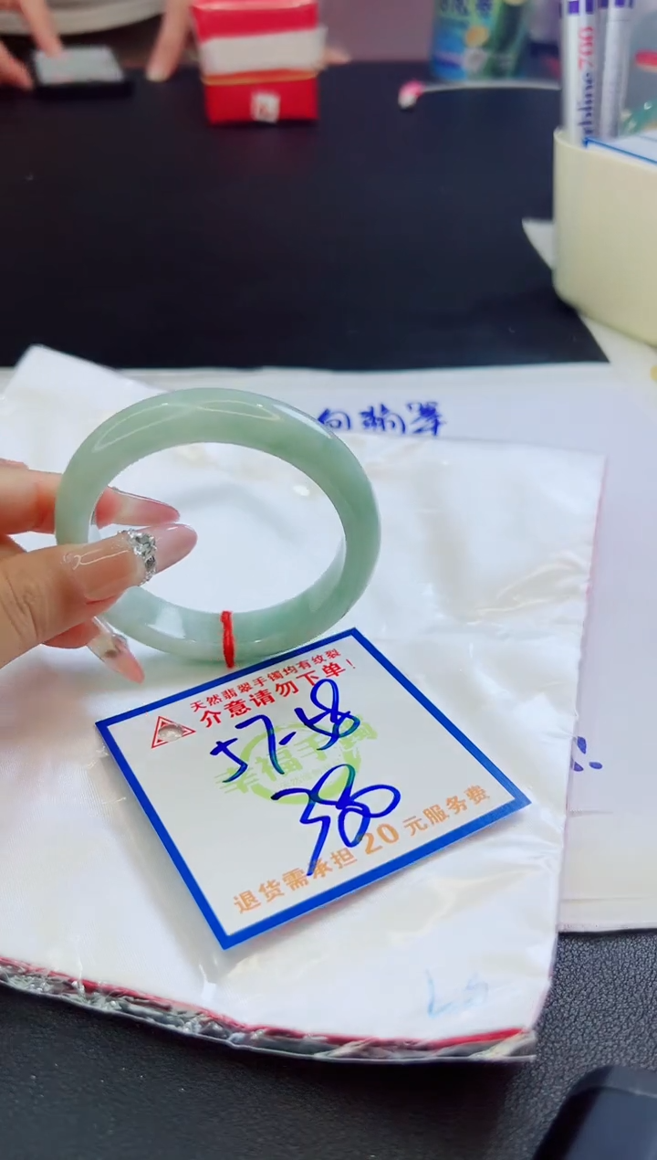 【闪购商品】翡翠未镶嵌手镯，质检证书图片色彩偏黑白