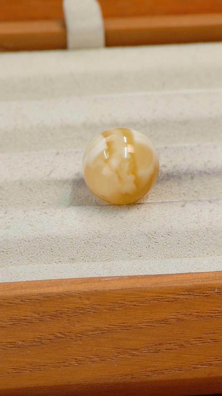 【闪购商品】蜜蜡裸石未镶嵌俄料微瑕17MM2克