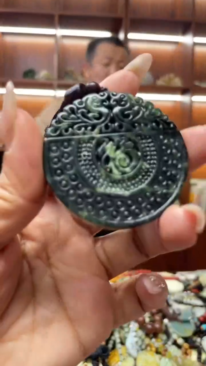 未镶嵌岫玉挂件 