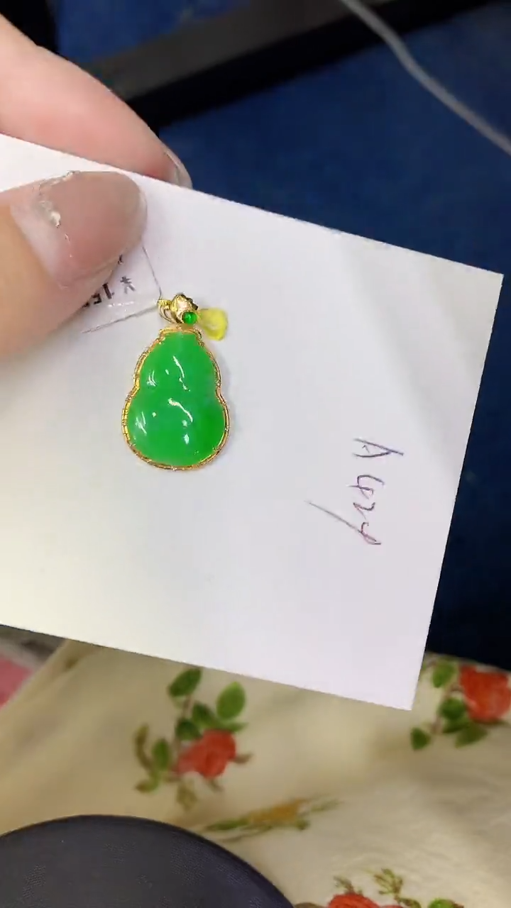颈饰18K金镶嵌翡翠缅甸天然翡翠A货