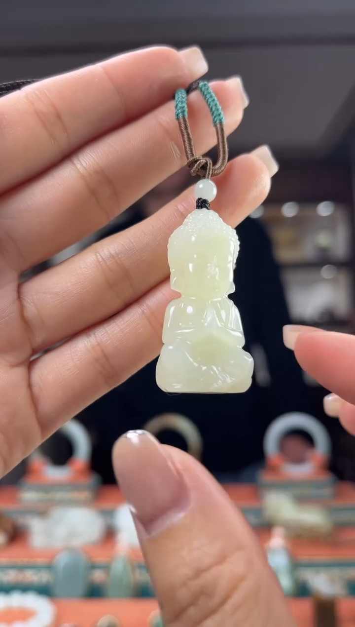 颈饰未镶嵌和田玉佩佩