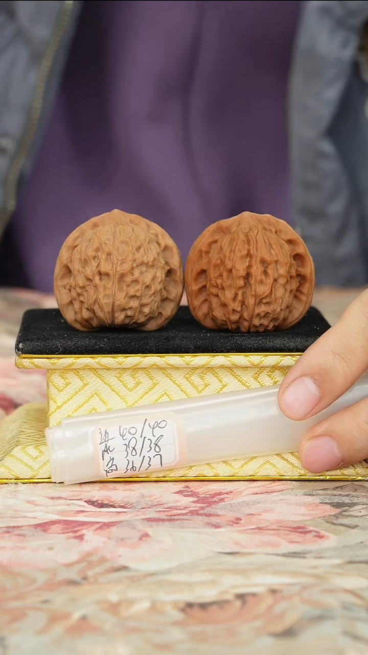 【闪购商品】文玩核桃把件非嫁接将军帽有色差