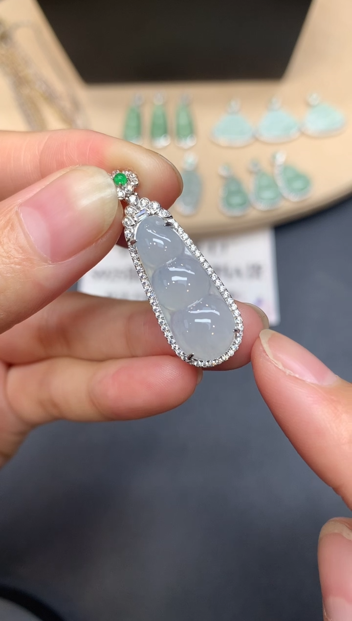 【闪购商品】翡翠吊坠(不含链)银S925镶嵌福豆【多样性发其一】