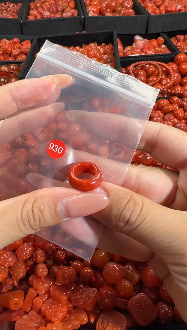 南红玛瑙未镶嵌颈饰1