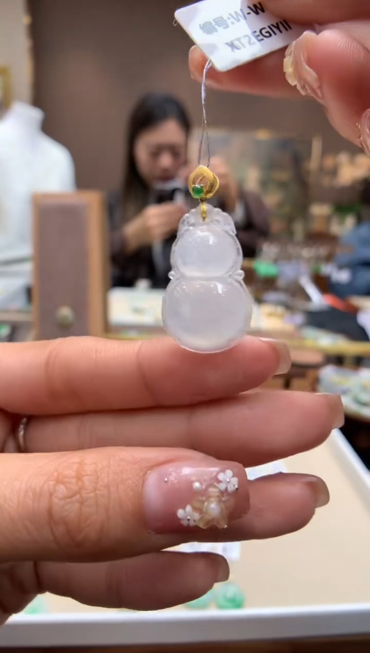 【闪购商品】翡翠颈饰18K金镶嵌葫芦