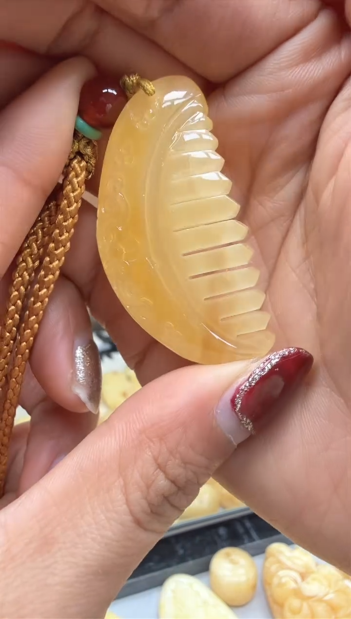 【闪购商品】琥珀裸石未镶嵌挂坠