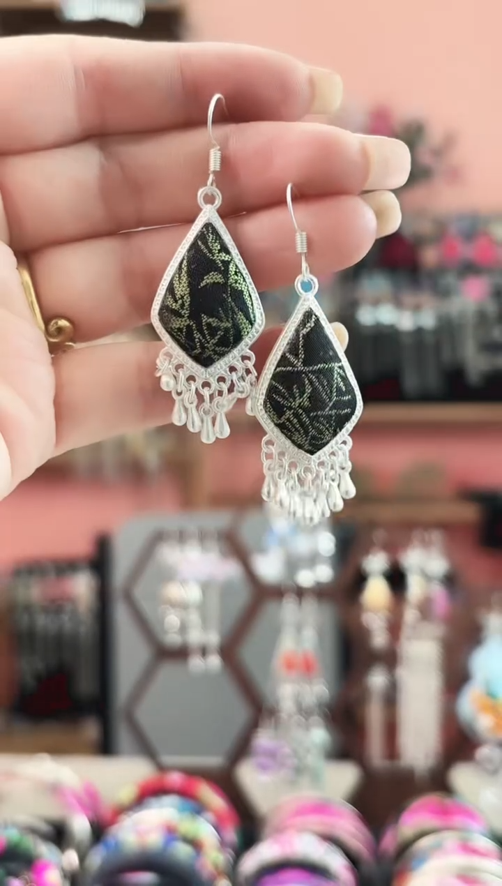 织绣彩云南阁老绣饰品  231