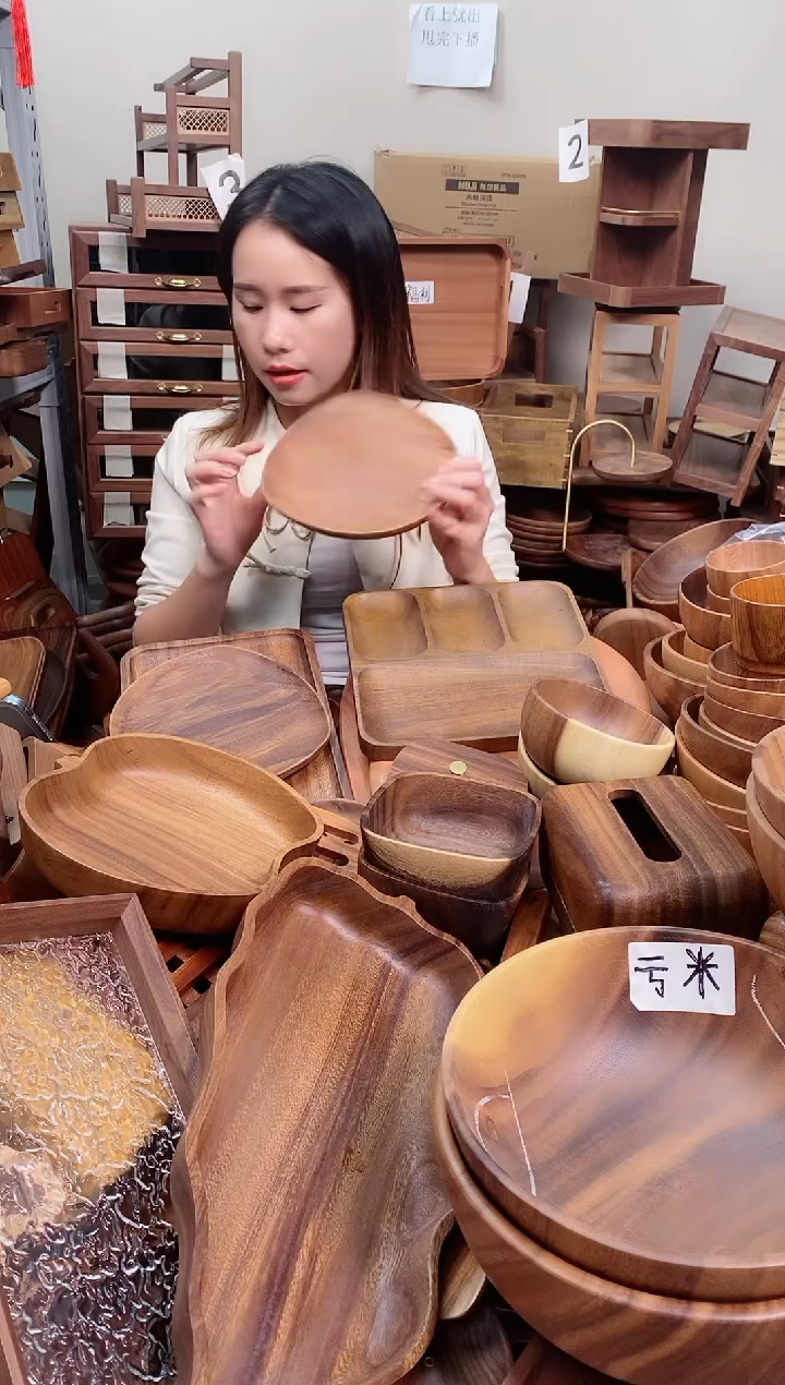 木 南美胡桃木异形盘20*20*2cm    