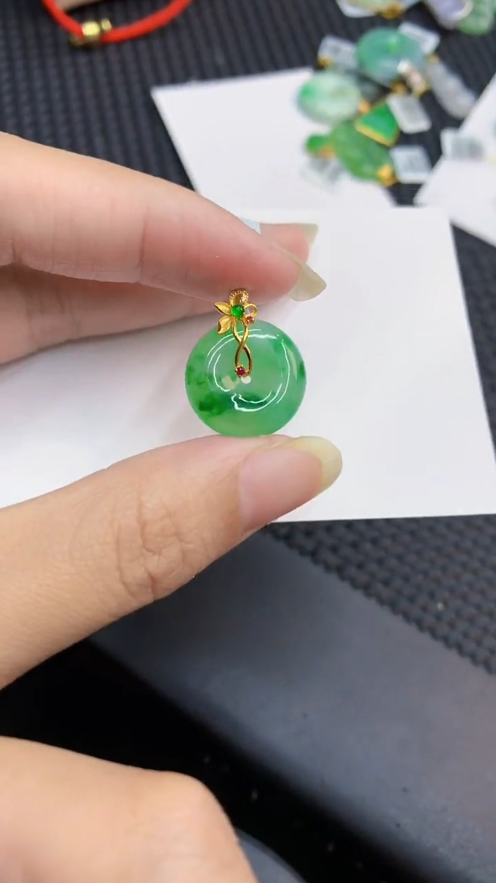 【闪购商品】翡翠颈饰18K金镶嵌            8