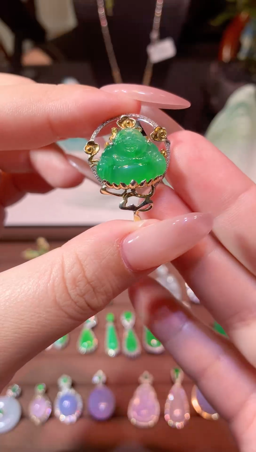 颈饰18K金镶嵌翡翠佛公