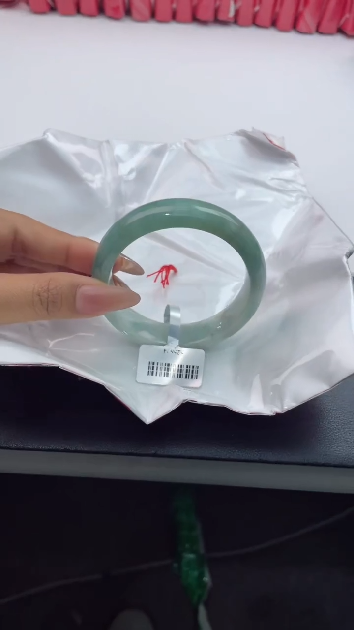 【闪购商品】翡翠手镯未镶嵌4翡翠手镯（微瑕）