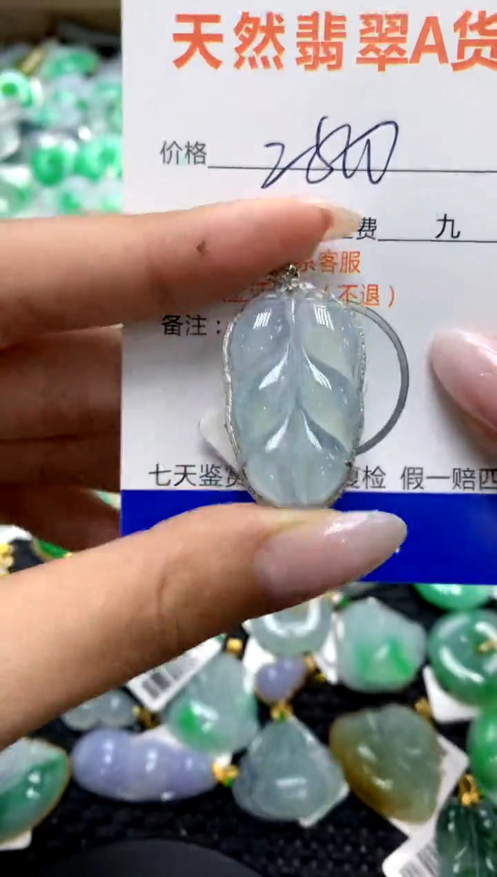 翡翠18K金镶嵌颈饰1111111111111111