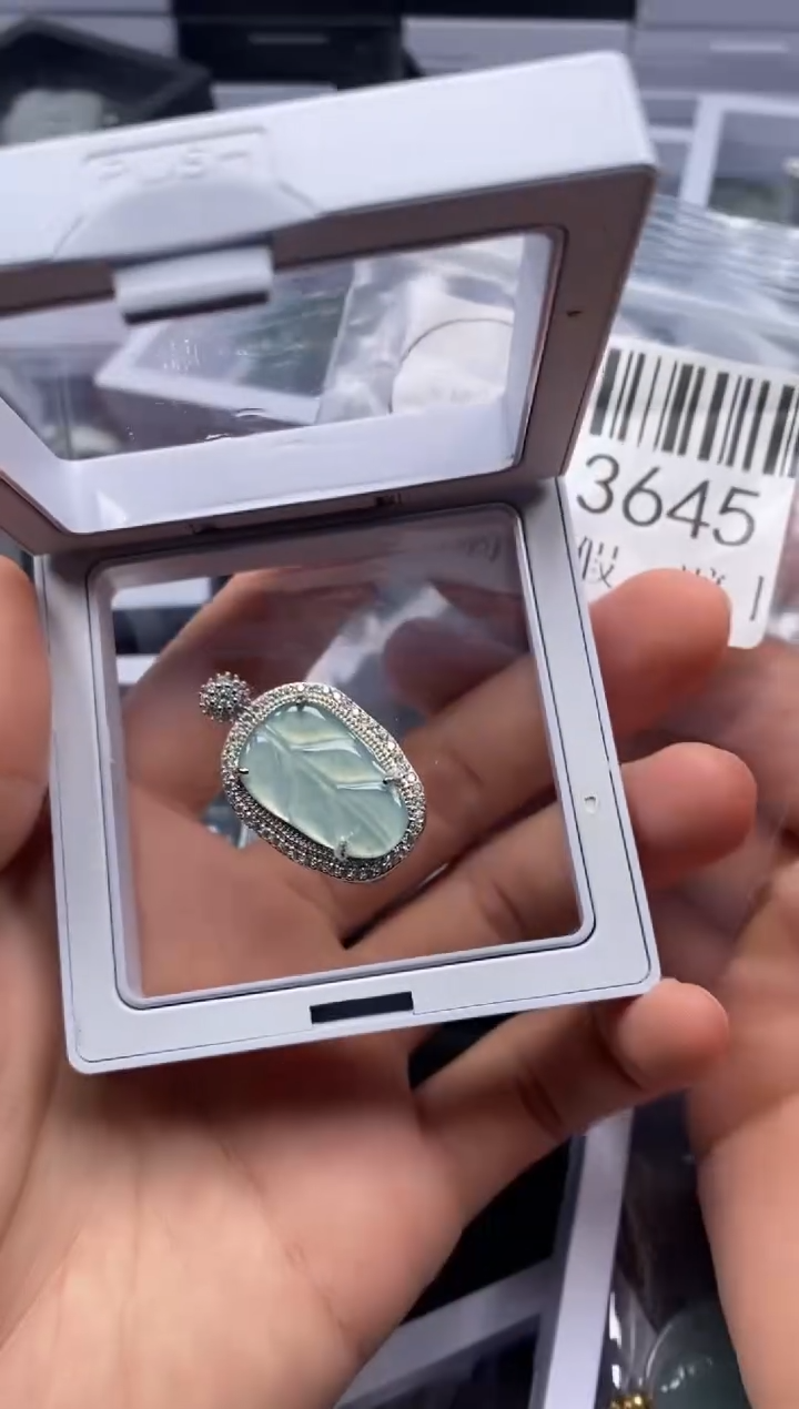 吊坠(不含链)未镶嵌翡翠3645