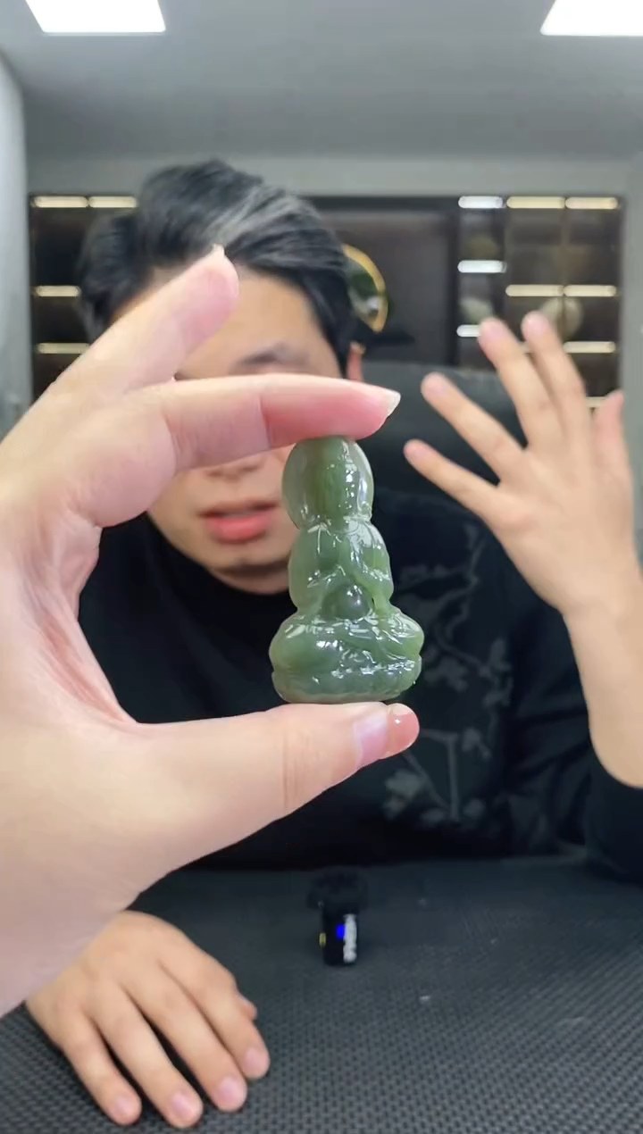 颈饰未镶嵌和田玉正装观音吊坠