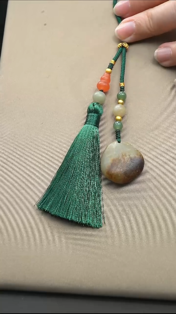 和田玉未镶嵌颈饰挂件