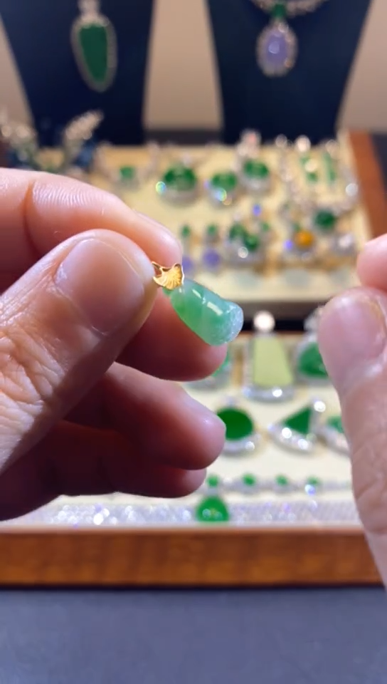 【闪购商品】翡翠吊坠(赠链)18K金镶嵌缅甸天然A货翡翠