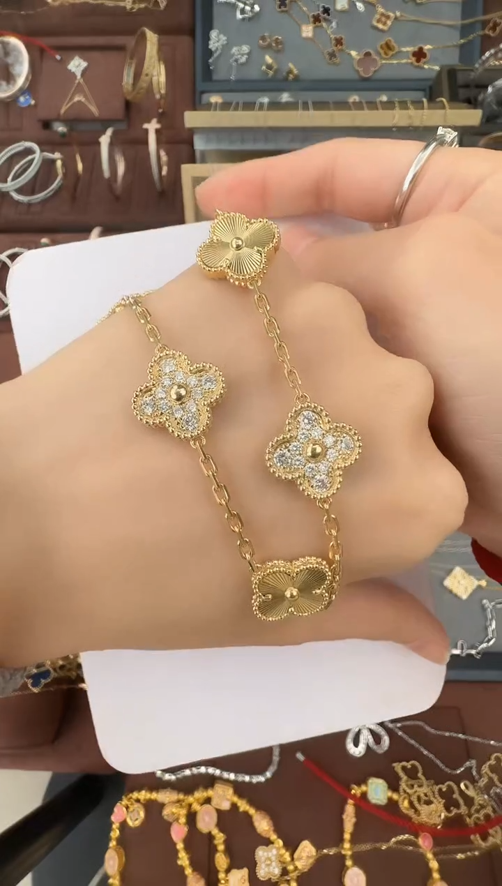 【闪购商品】钻石手链18K金镶嵌镭射间钻五花手链【17克】