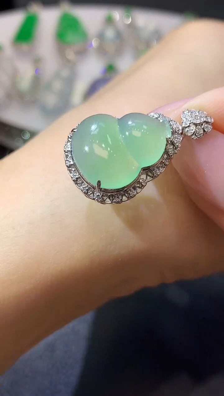 翡翠18K金镶嵌吊坠(不含链)A41