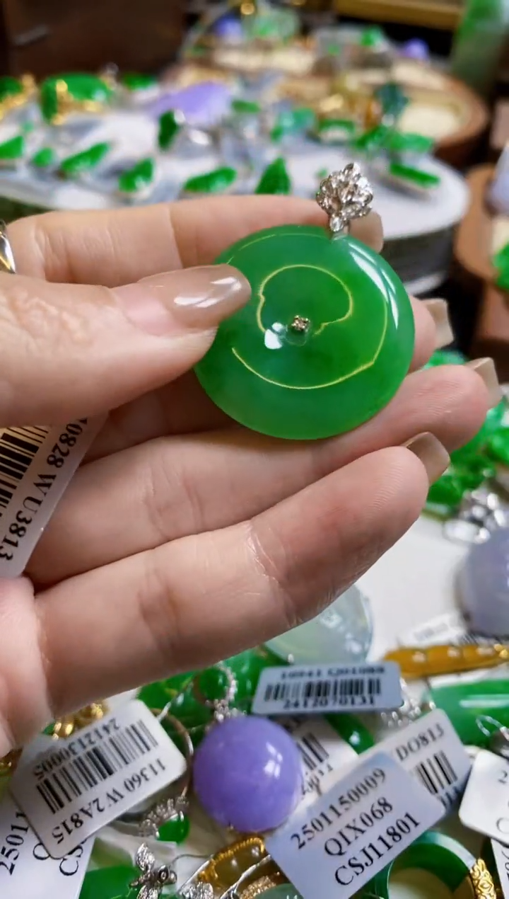 【闪购商品】定制翡翠18K金镶嵌吊坠