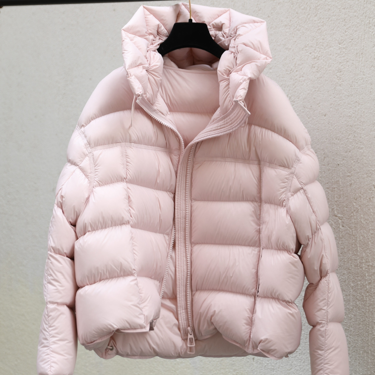 Soft Bloom Hooded Down Jacket 柔形花苞95鹅绒连帽轻盈羽绒服