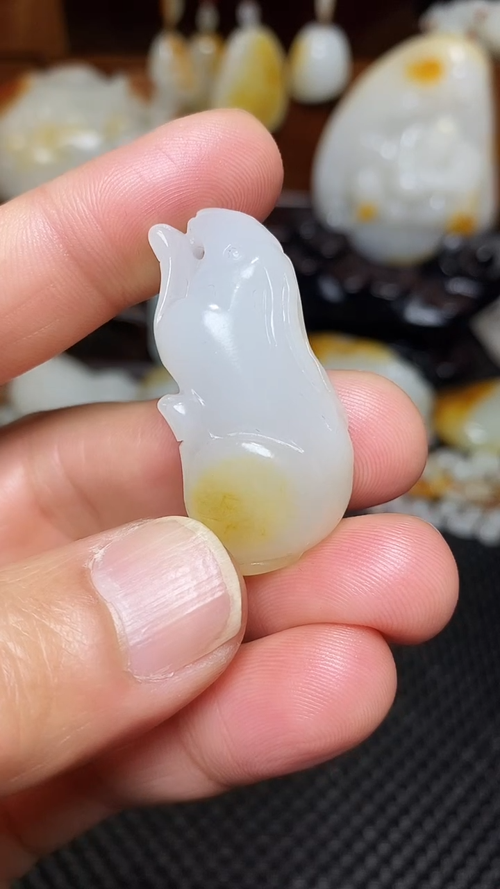 为****！天然玉石        