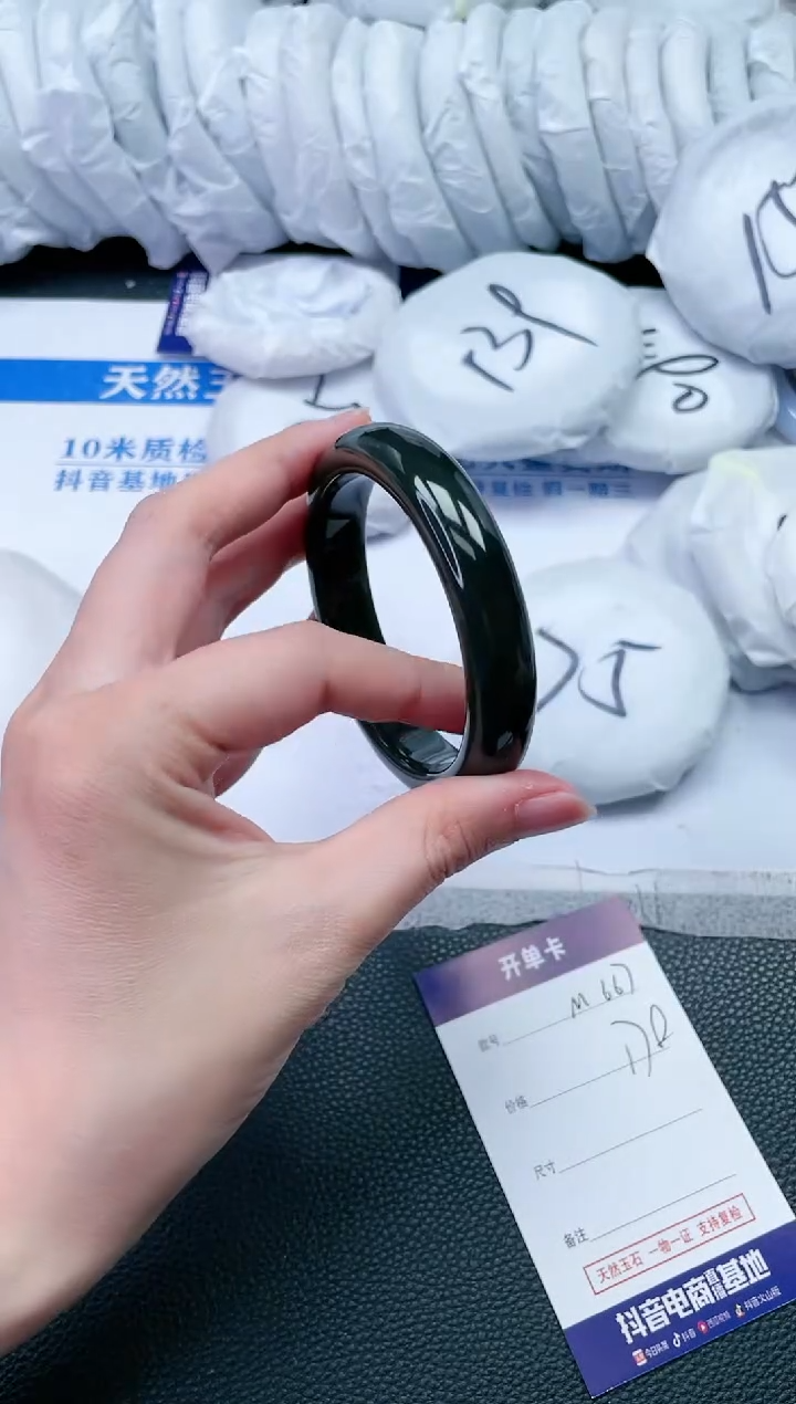 【闪购商品】和田玉手镯未镶嵌M667