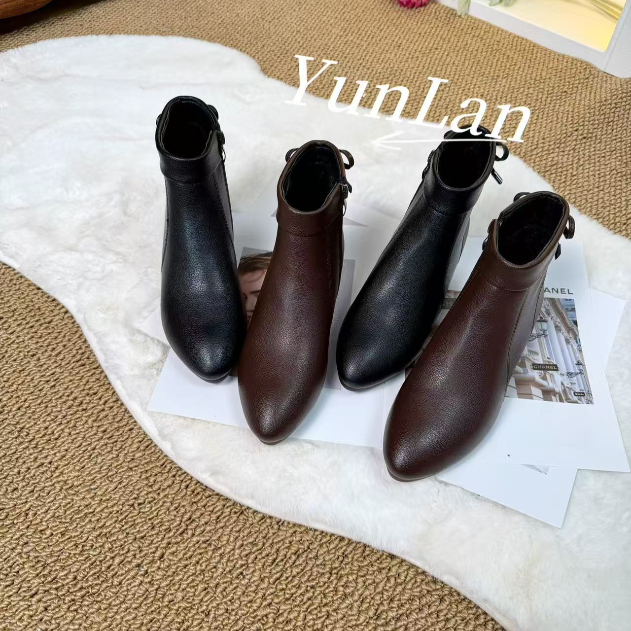 2025新款冬季软底尖头侧拉链粗跟短靴复古英伦风法式舒适百搭皮靴