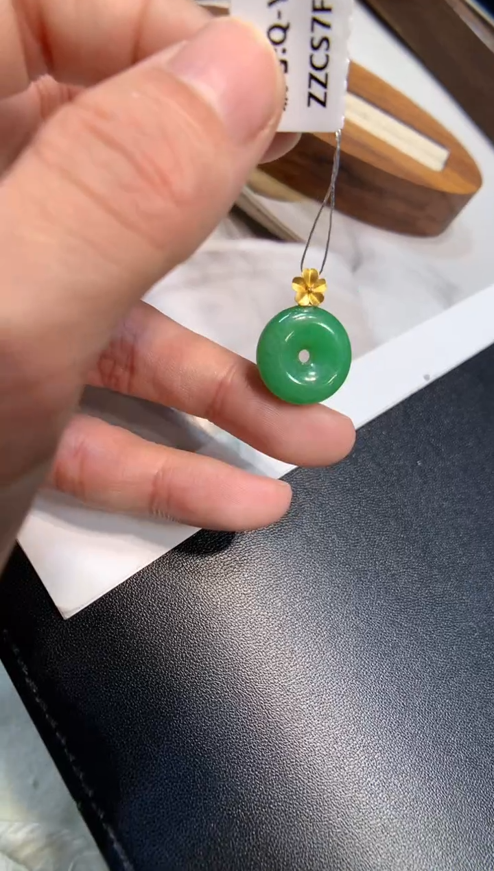 颈饰18K金镶嵌翡翠甜甜圈 