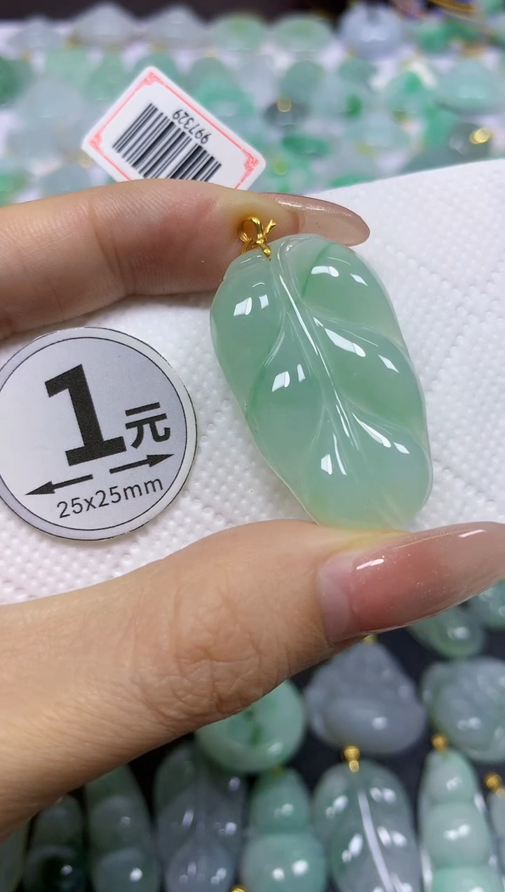 颈饰18K金镶嵌翡翠天然翡翠A货