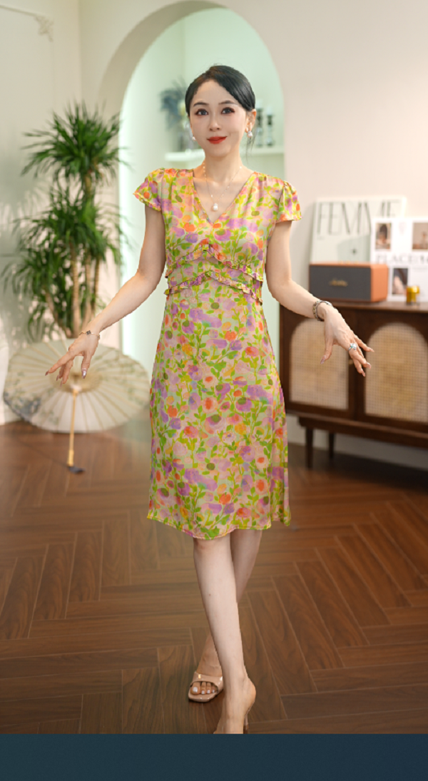 C483”蔷薇之恋“高级显白气质领时尚连衣裙zc