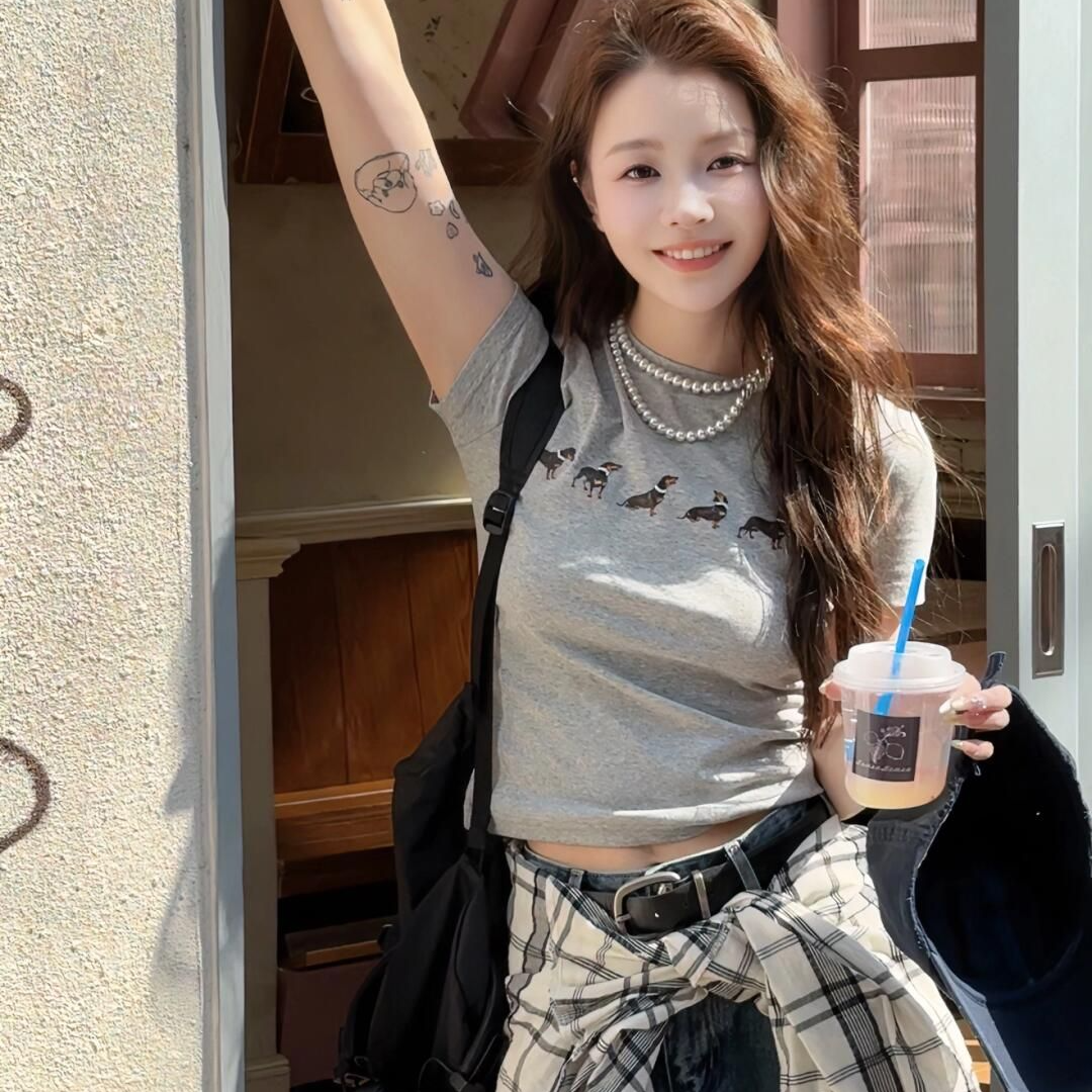 新款腊肠小狗印花T恤短款修身显瘦小个子复古短袖夏季打底上衣女