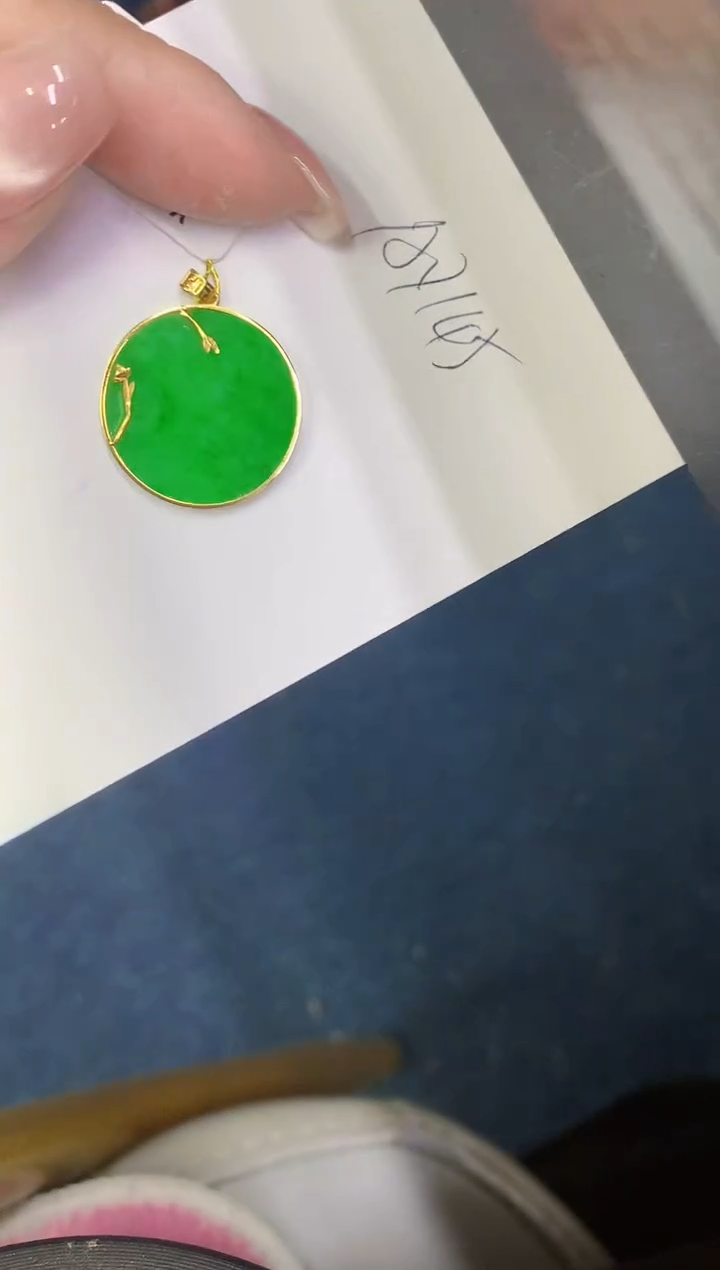 翡翠18K金镶嵌颈饰00000000000