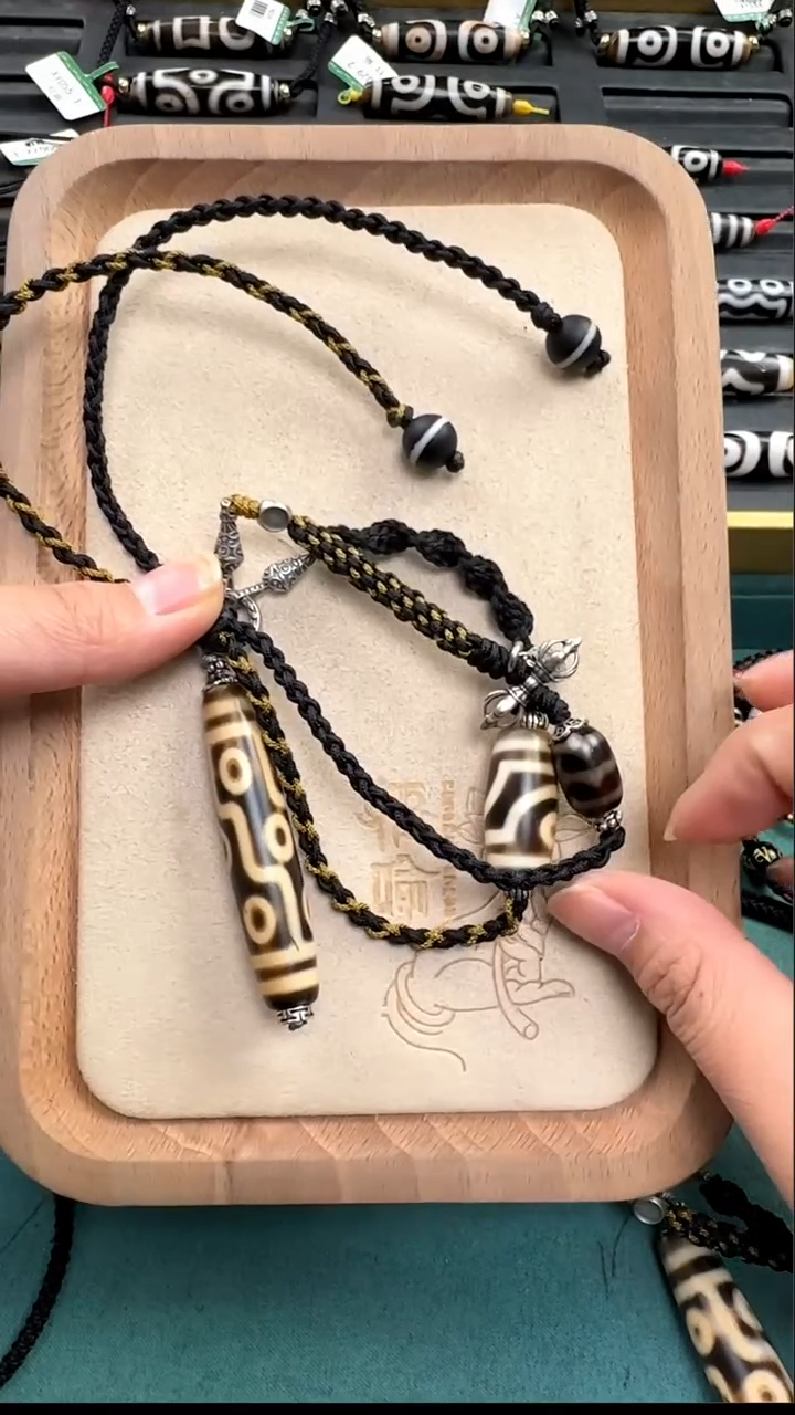 【闪购商品】玛瑙/玉髓吊坠(不含链)未镶嵌折线九眼多样性发货