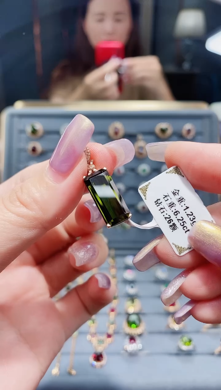 18K金镶嵌颈饰碧玺6.25.