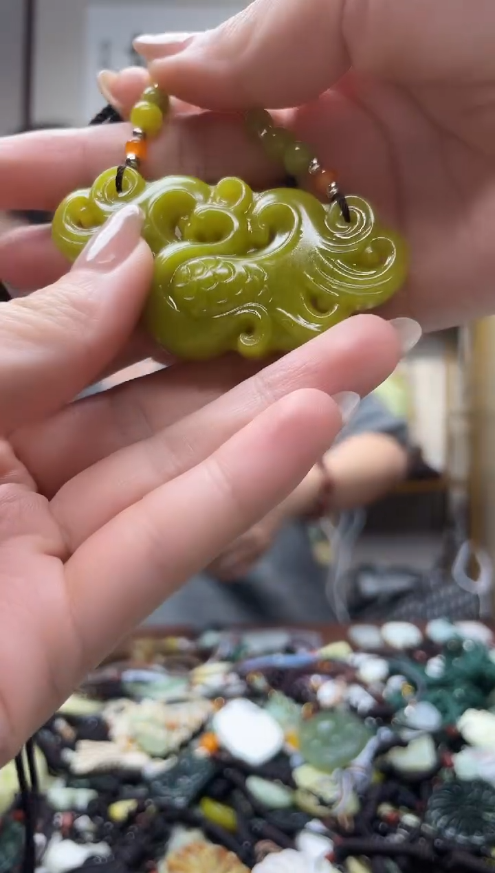 未镶嵌岫玉吊坠·