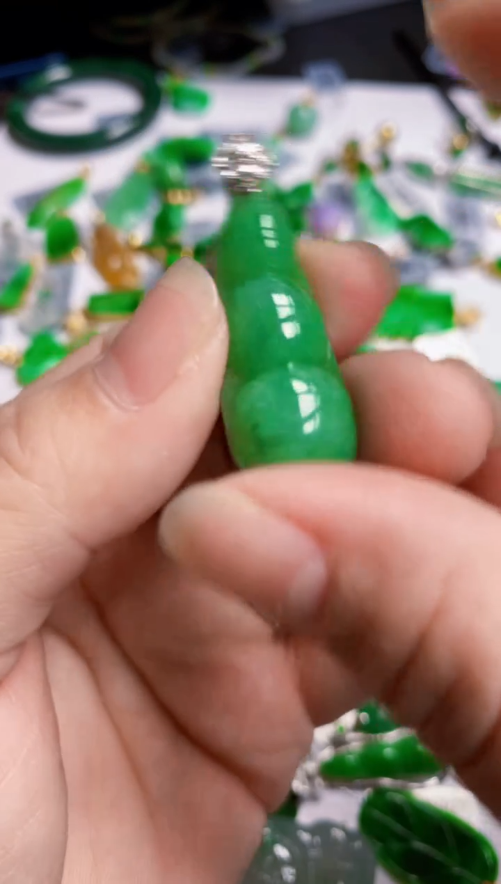 【闪购商品】翡翠颈饰18K金镶嵌吊坠
