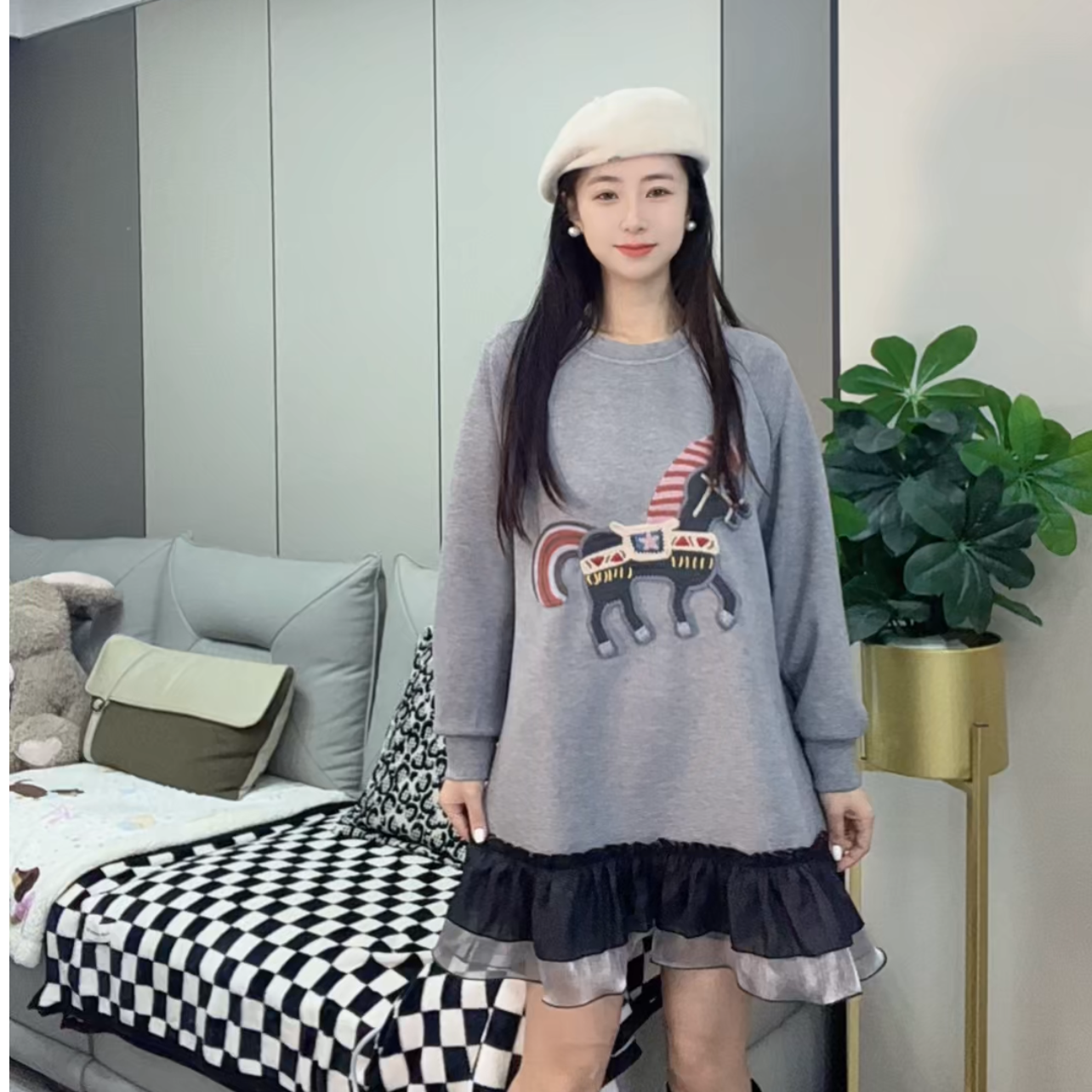 四月家~大码新年款韩系减龄设计款小众拼接小马印花卫衣裙89407