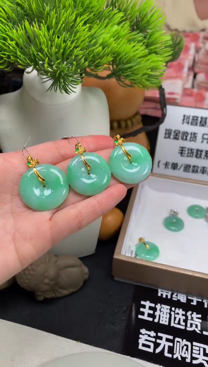 颈饰18K金镶嵌翡翠---125306多样性发其一