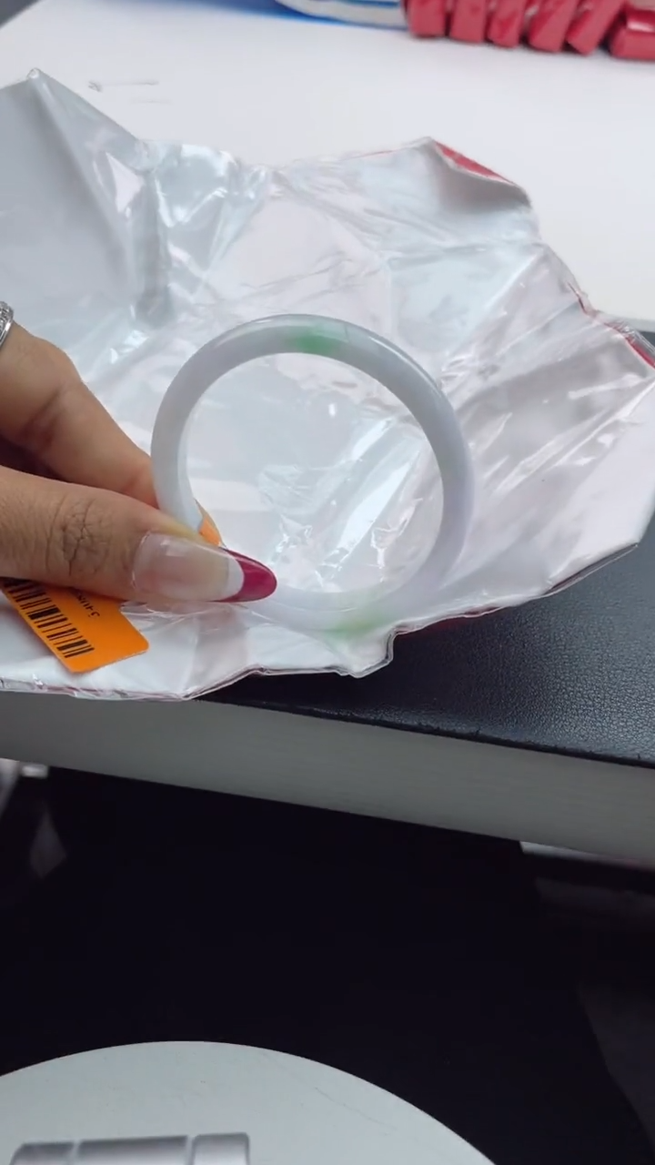 【闪购商品】翡翠手镯未镶嵌7翡翠手镯（微瑕）