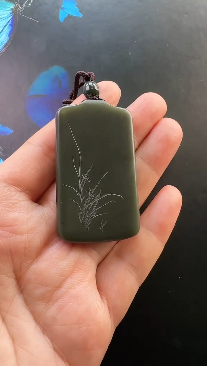 颈饰未镶嵌和田玉吊坠