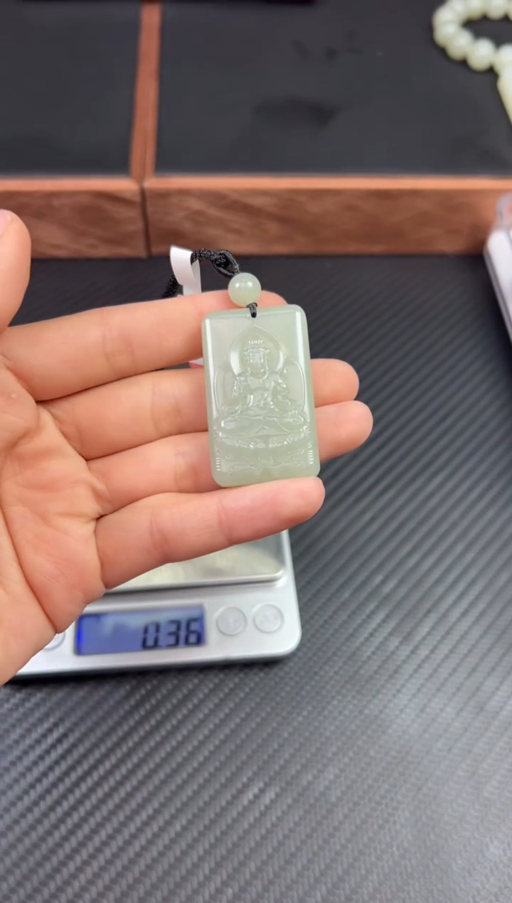 【闪购商品】和田玉吊坠(赠链)未镶嵌且末微色差近矿