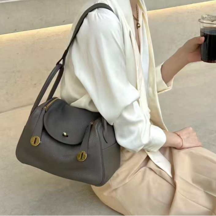 99新 Hermes/爱马仕 小花6枫 Lindy26 锡器灰 TC皮 D刻 金扣包